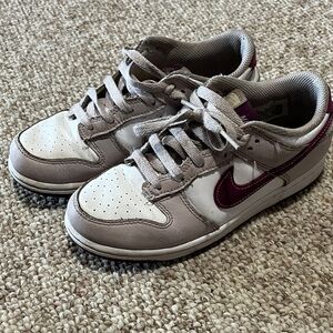 Nike Low-Top Sneakers in White, Light Gray & Plum Swoosh